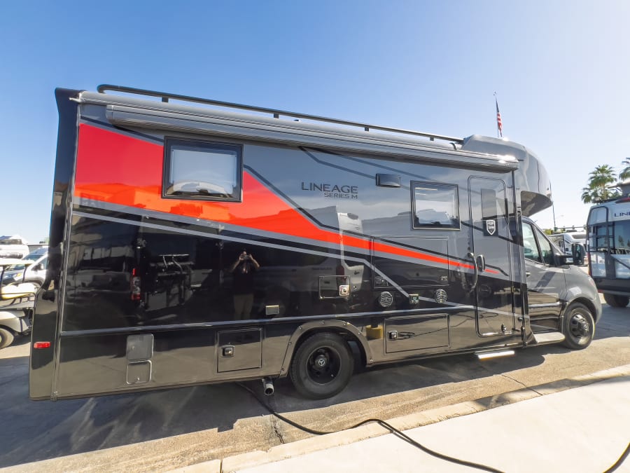 2026 Grand Design LINEAGE SERIES M — photo 18 view