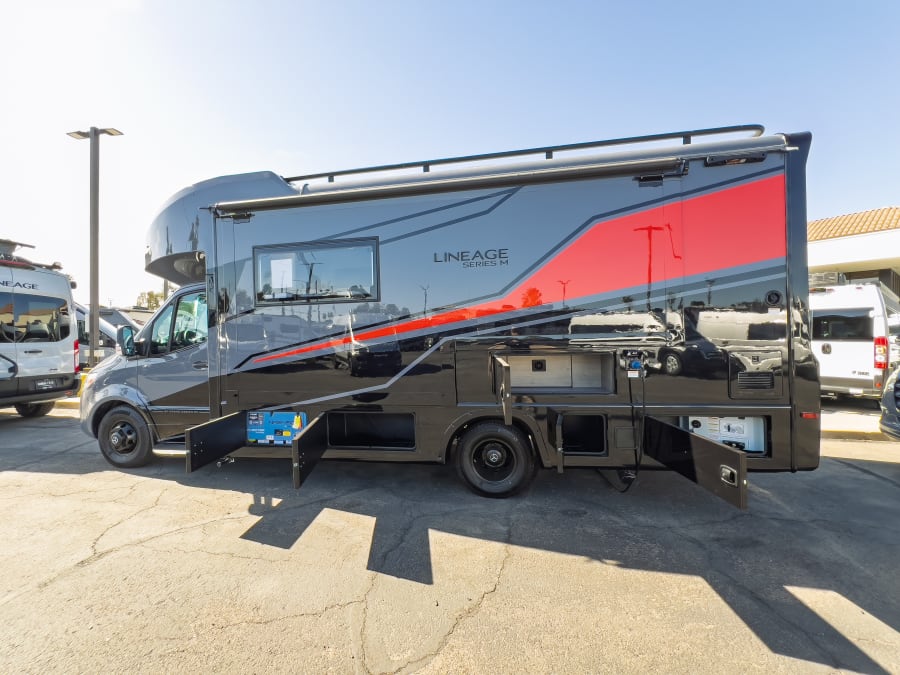 2026 Grand Design LINEAGE SERIES M — photo 24 view