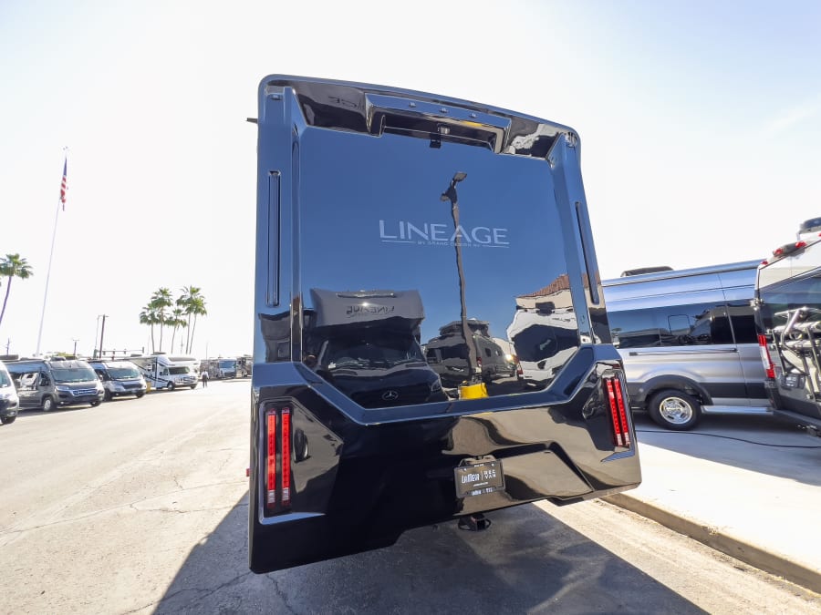 2026 Grand Design LINEAGE SERIES M — photo 31 view