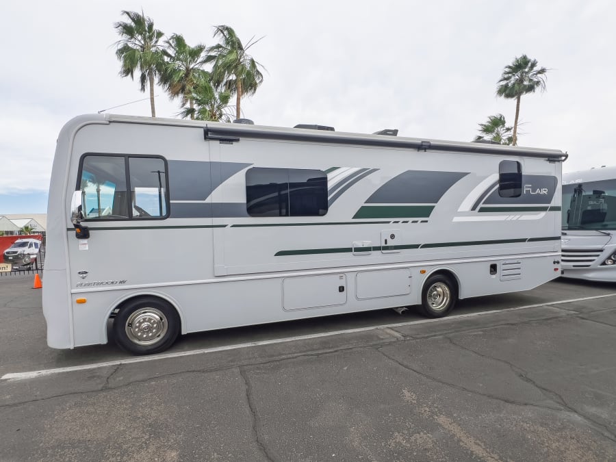 2026 Fleetwood FLAIR — photo 25 view