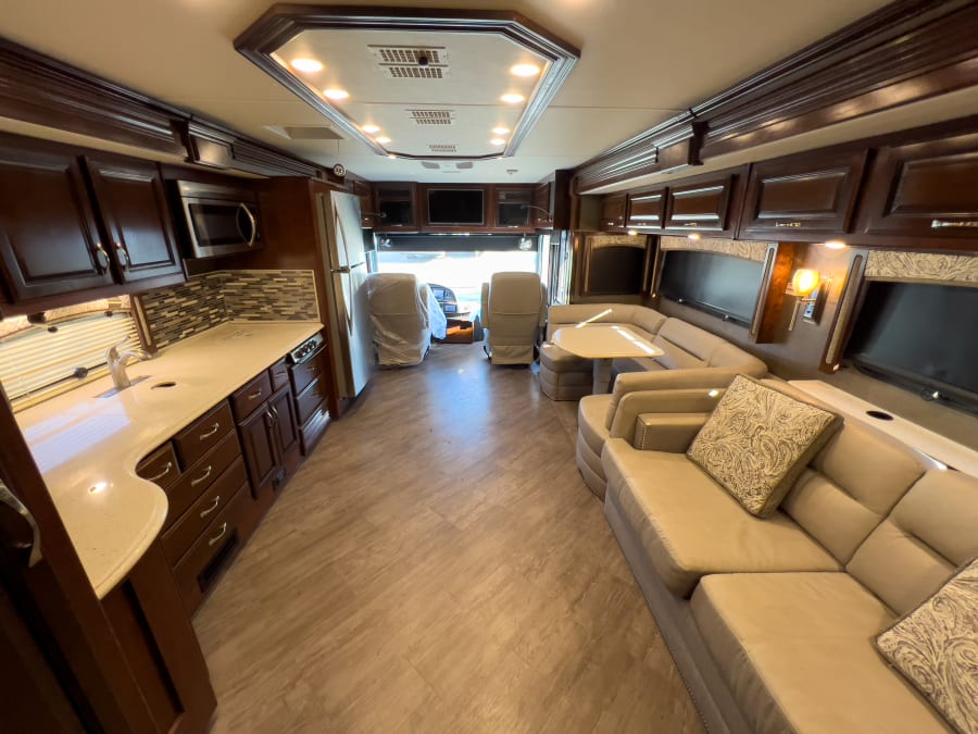 2018 Fleetwood PACE ARROW — interior view