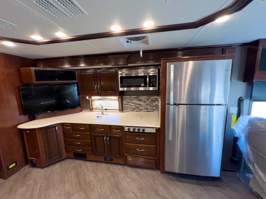 2018 Fleetwood PACE ARROW — photo 7 view