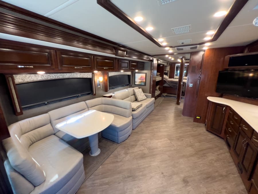 2018 Fleetwood PACE ARROW — photo 10 view