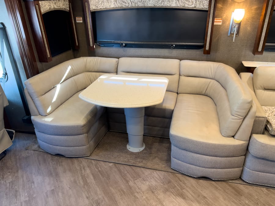 2018 Fleetwood PACE ARROW — photo 11 view