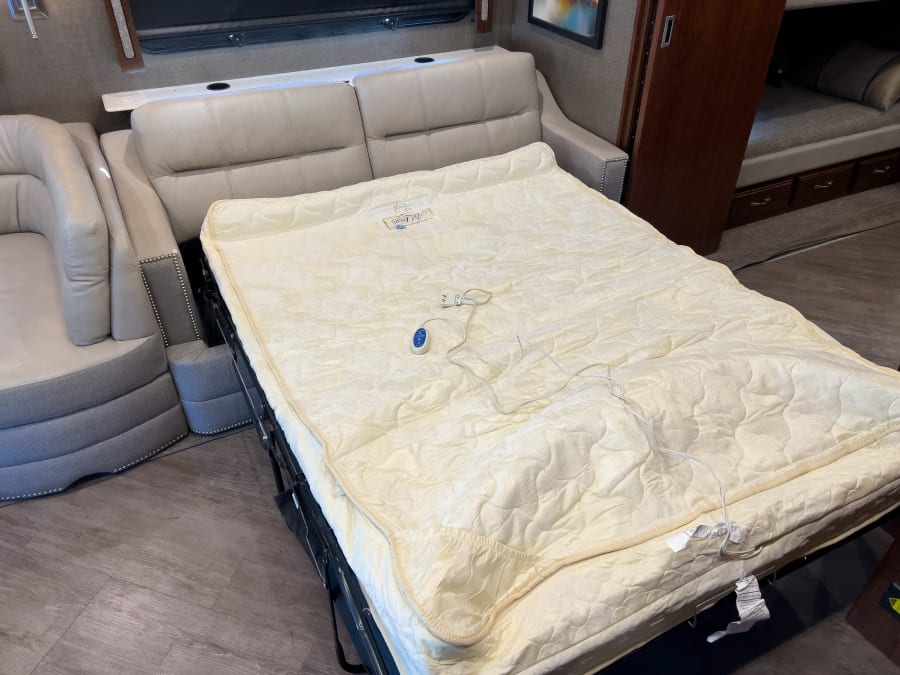 2018 Fleetwood PACE ARROW — photo 13 view