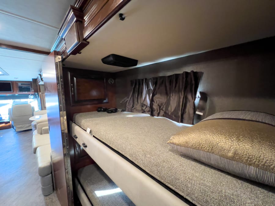 2018 Fleetwood PACE ARROW — photo 18 view