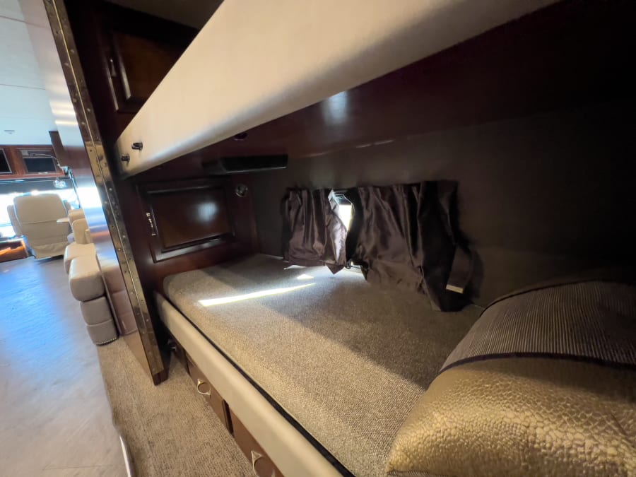 2018 Fleetwood PACE ARROW — photo 19 view