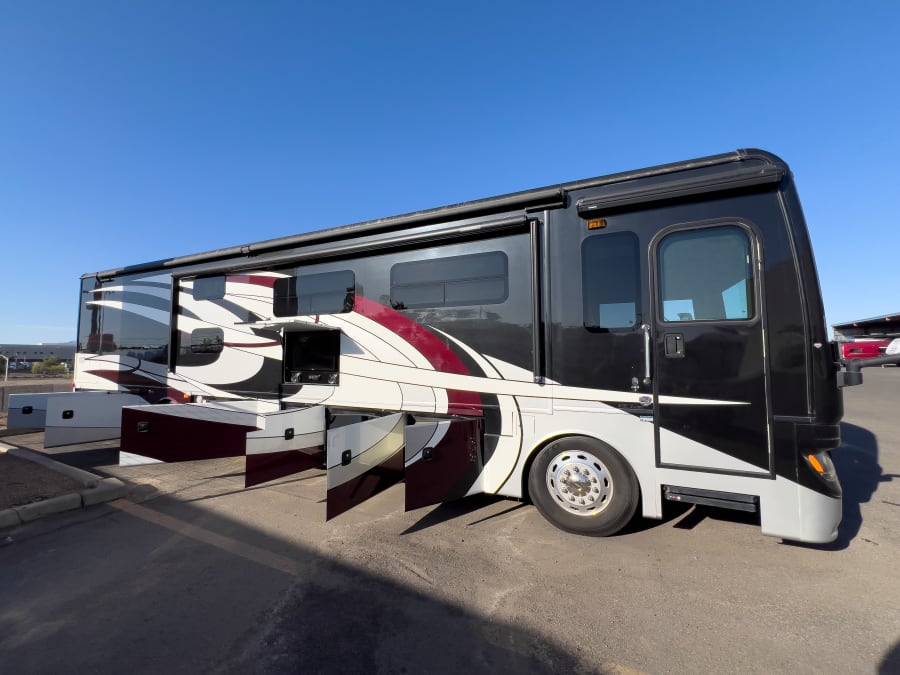 2018 Fleetwood PACE ARROW — photo 24 view