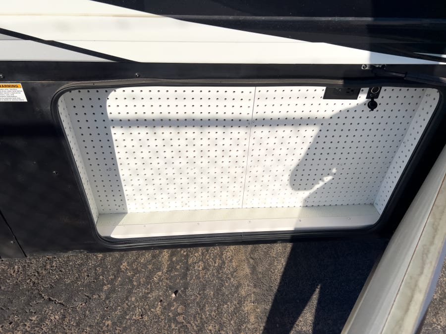 2018 Fleetwood PACE ARROW — photo 27 view
