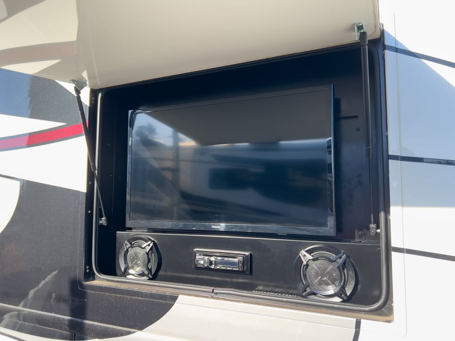 2018 Fleetwood PACE ARROW — photo 30 view