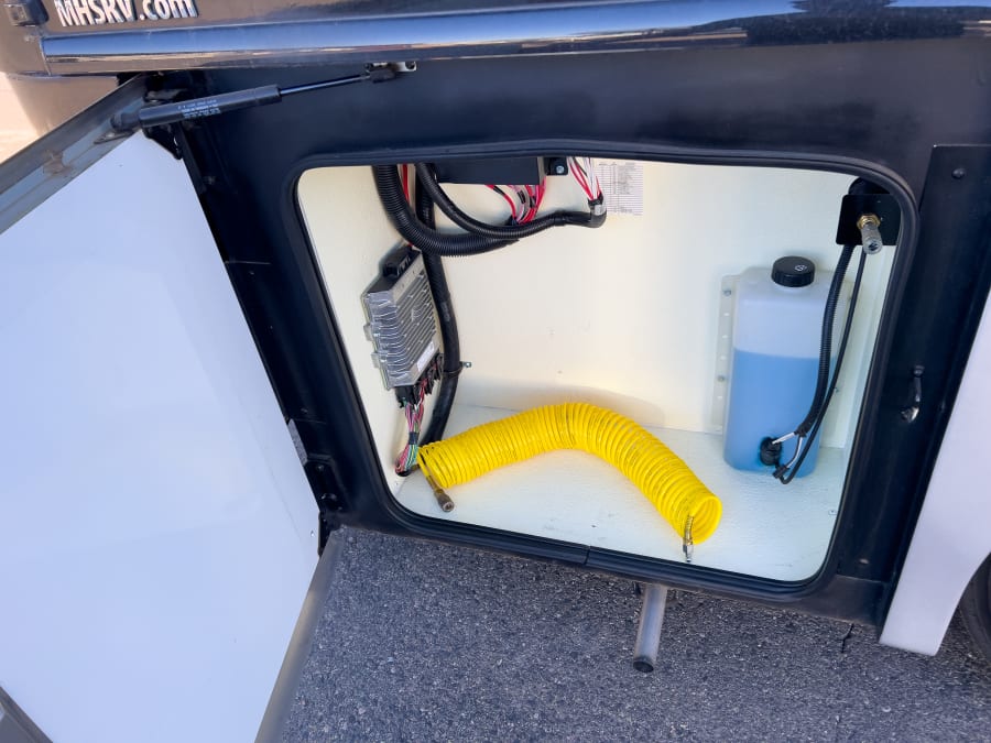 2018 Fleetwood PACE ARROW — photo 34 view