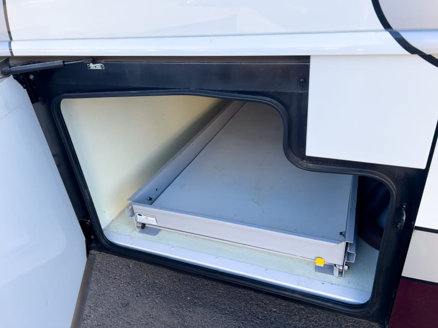 2018 Fleetwood PACE ARROW — photo 36 view