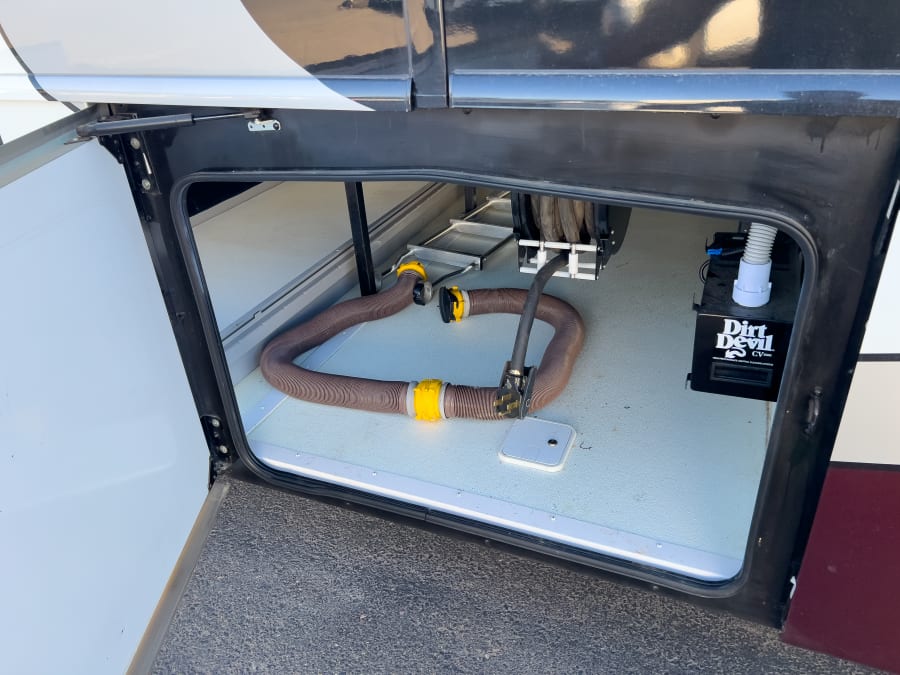 2018 Fleetwood PACE ARROW — photo 37 view