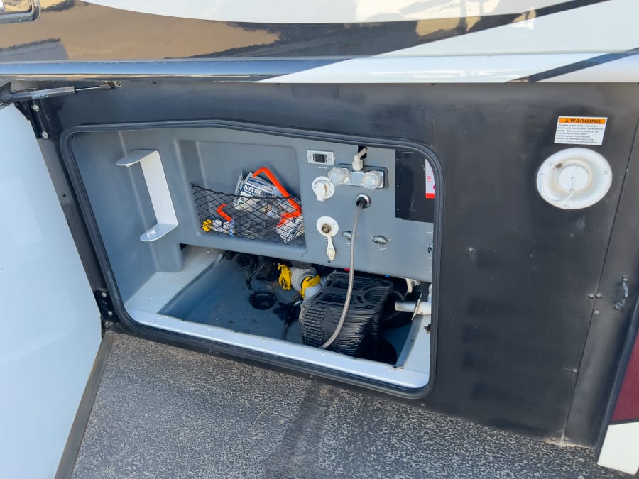 2018 Fleetwood PACE ARROW — photo 38 view