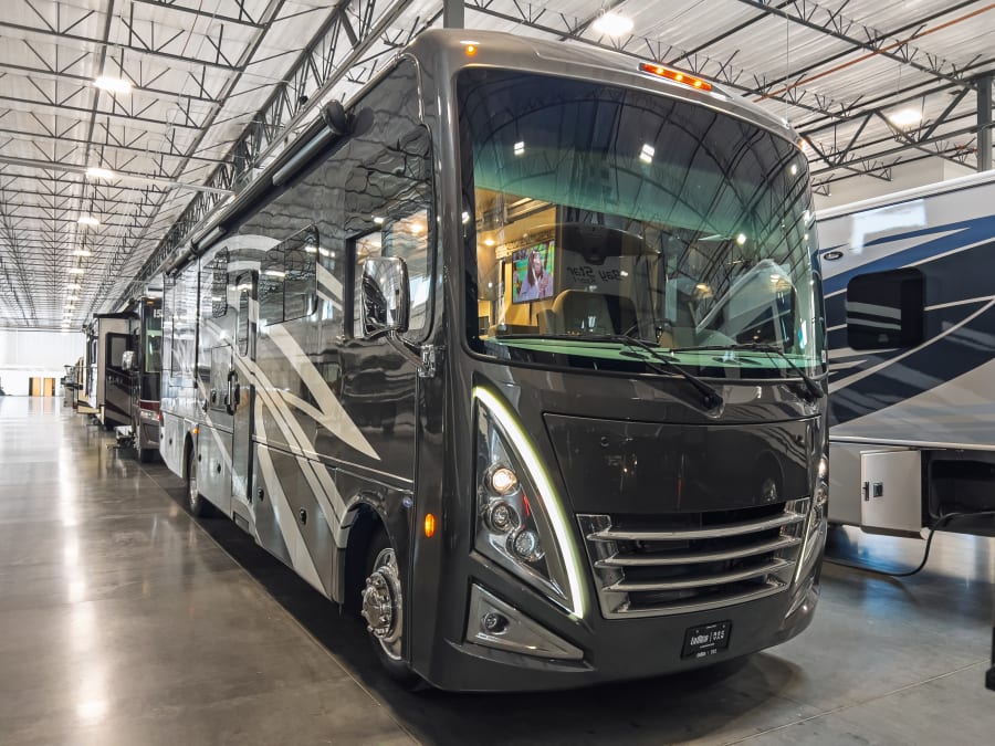 2023 Thor Motor Coach MIRAMAR