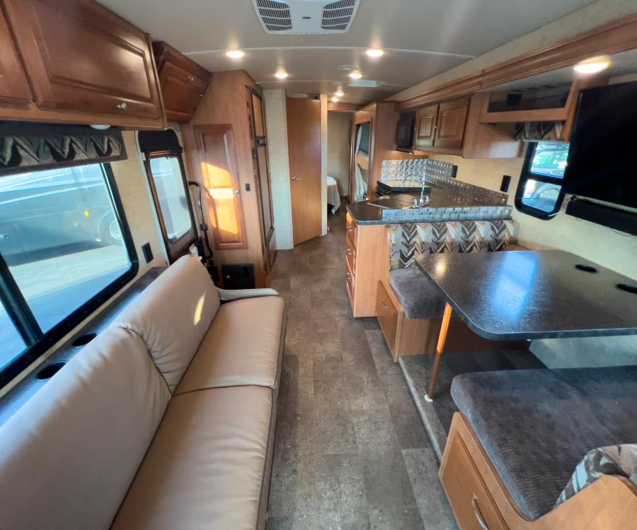 2018 Winnebago SUNSTAR — detail view