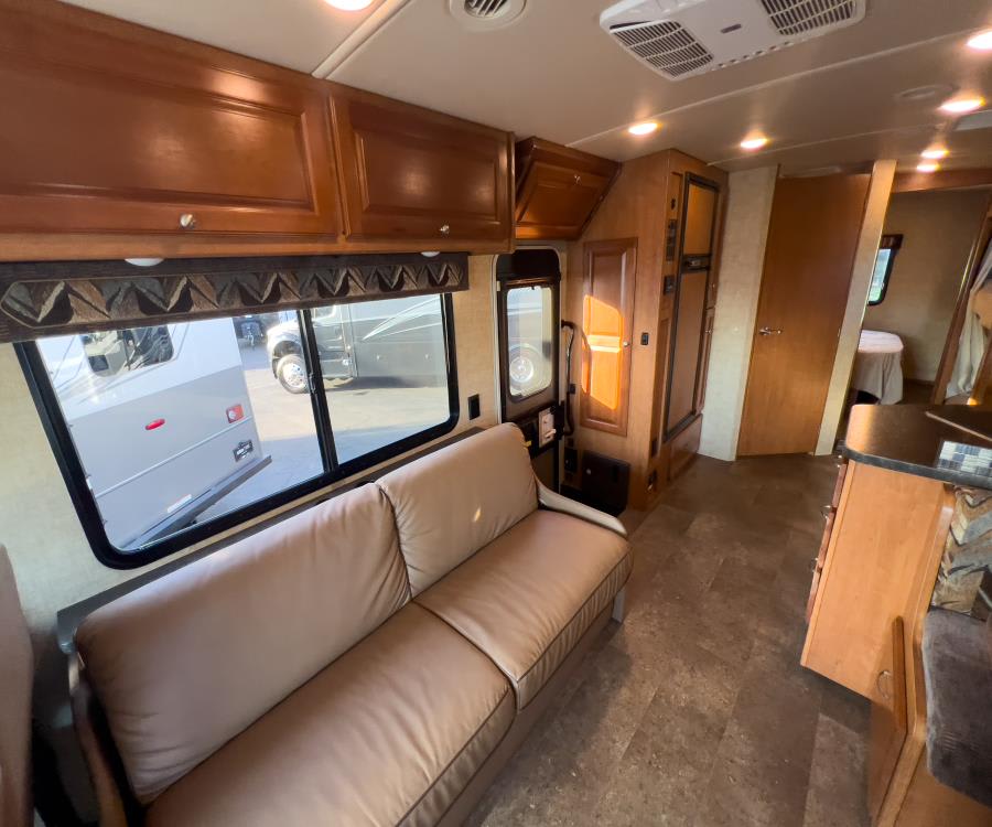 2018 Winnebago SUNSTAR — photo 8 view