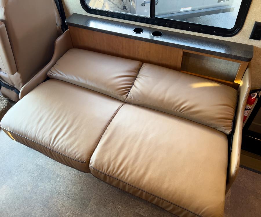 2018 Winnebago SUNSTAR — photo 10 view