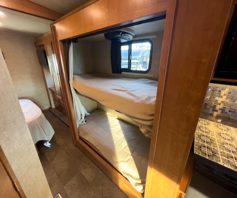 2018 Winnebago SUNSTAR — photo 17 view
