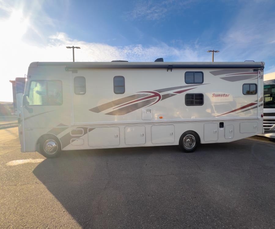 2018 Winnebago SUNSTAR — photo 28 view