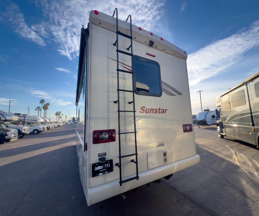 2018 Winnebago SUNSTAR — photo 37 view