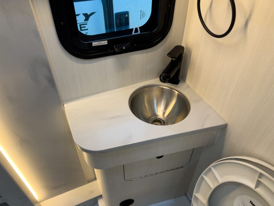 2025 Pleasure Way PLATEAU XL — photo 15 view