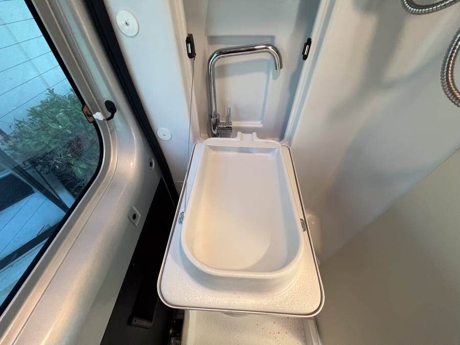 2027 Thor Motor Coach TELLARO — photo 11 view