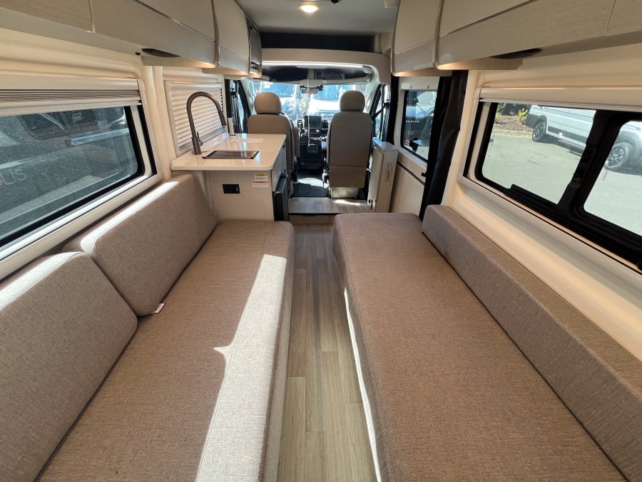2027 Thor Motor Coach TELLARO — photo 13 view