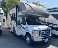 2017 Thor Motor Coach QUANTUM