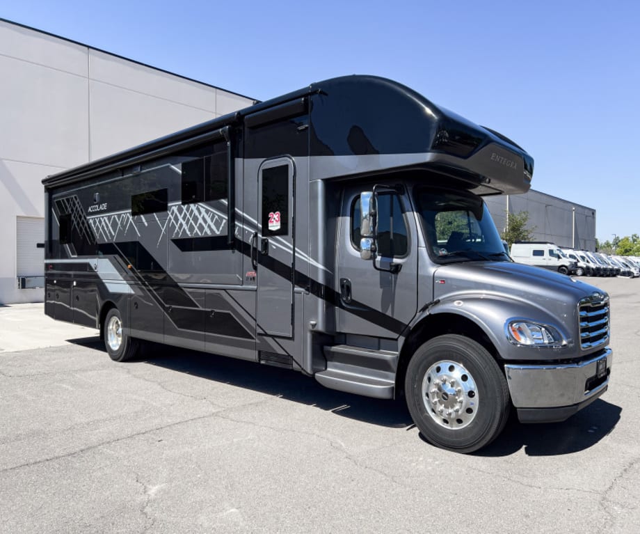2026 Entegra Coach Accolade 37m