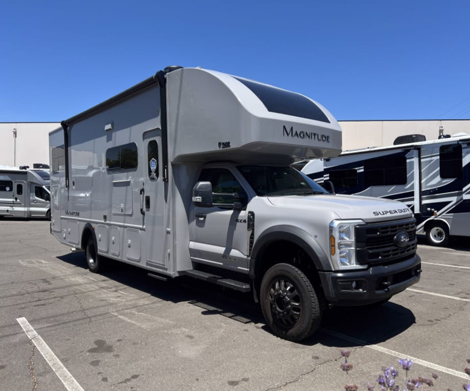2027 Thor Motor Coach Magnitude