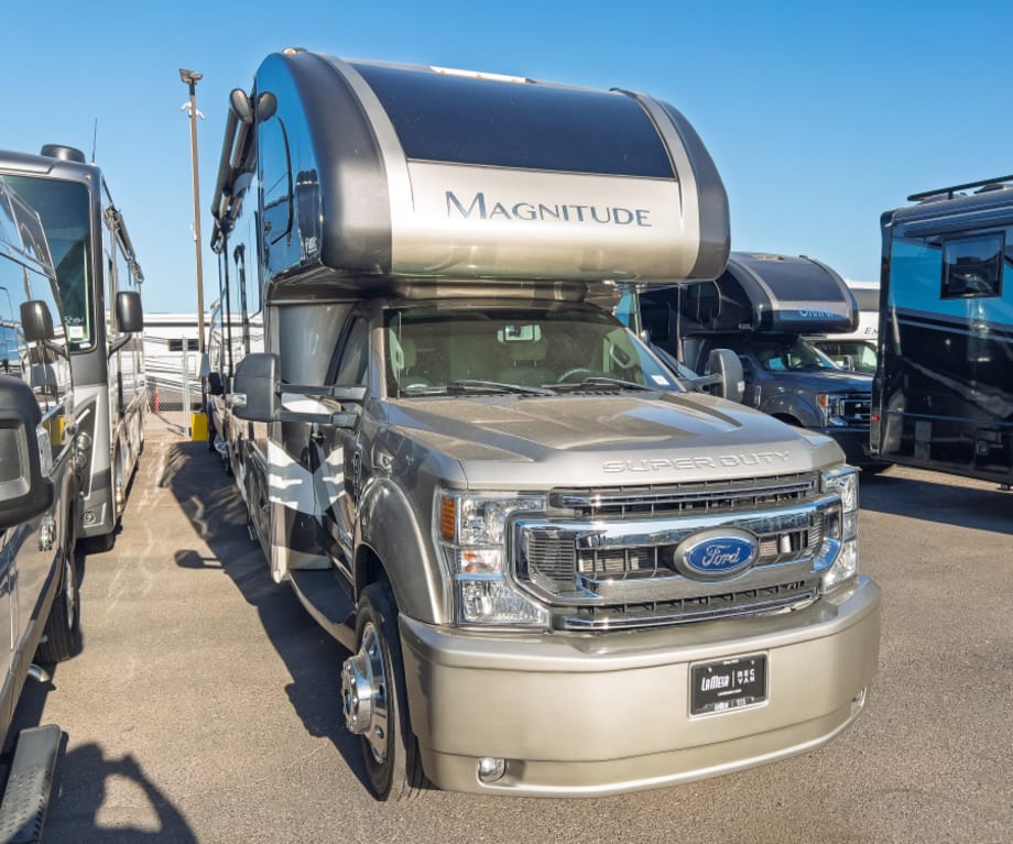 2022 Thor Motor Coach Magnitude Xg32