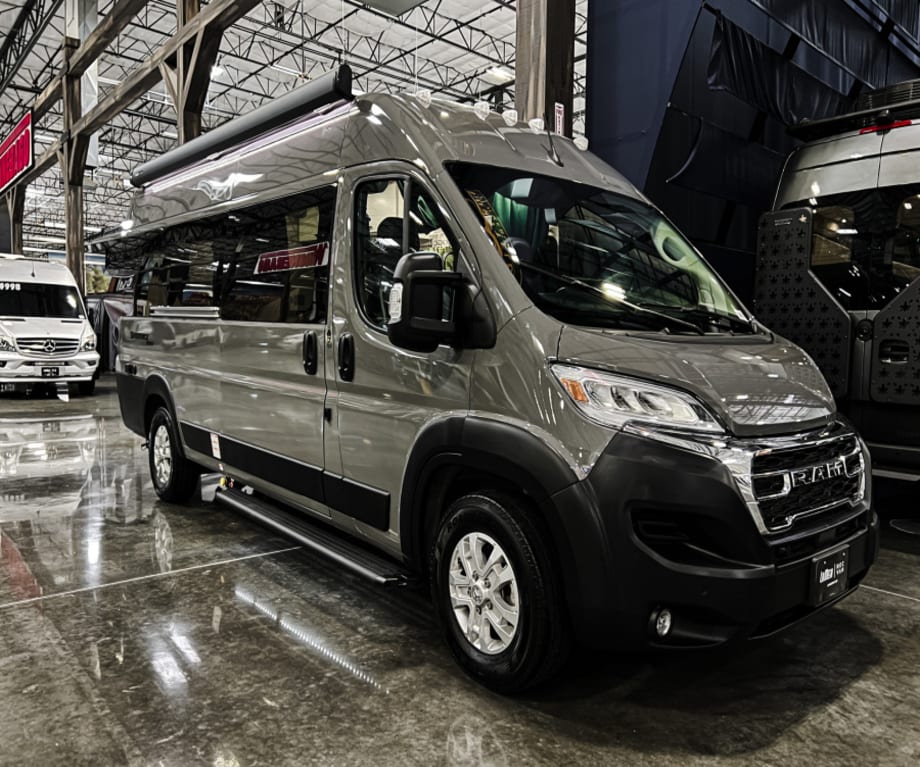 2026 Thor Motor Coach Sequence 20l