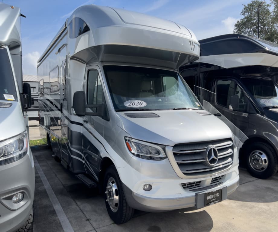 2020 Winnebago Navion 24v