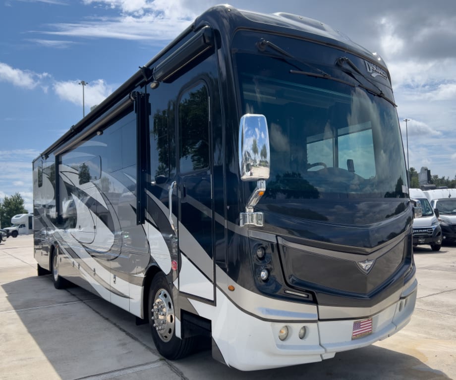 2021 Fleetwood Discovery 38w