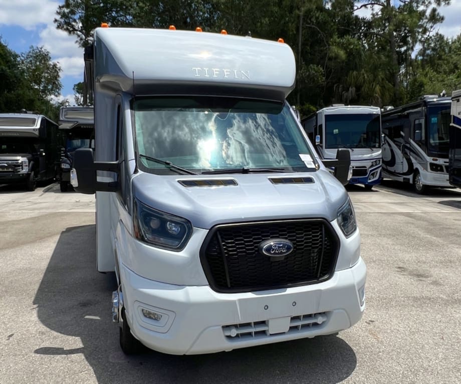 2023 Tiffin Motorhomes Midas 24mt