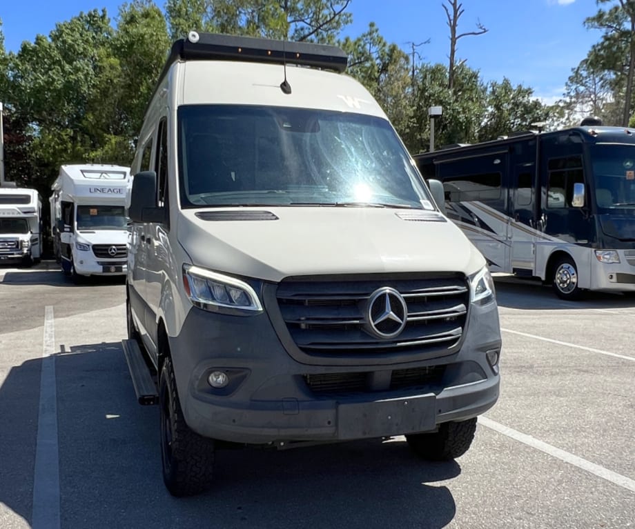 2022 Winnebago Revel 44e