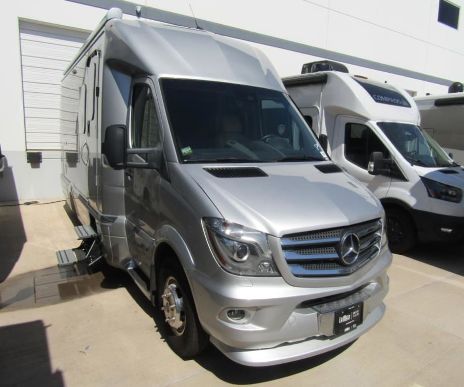 2019 Airstream Tommy Bahama
