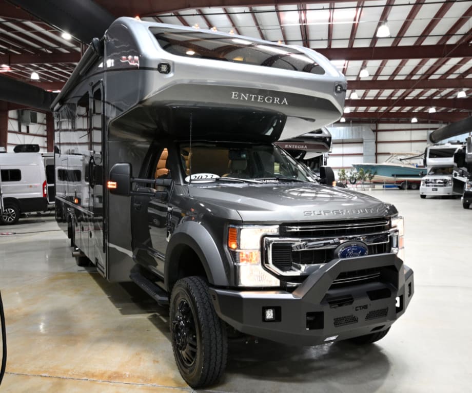 2023 Entegra Coach Accolade Xt 32u