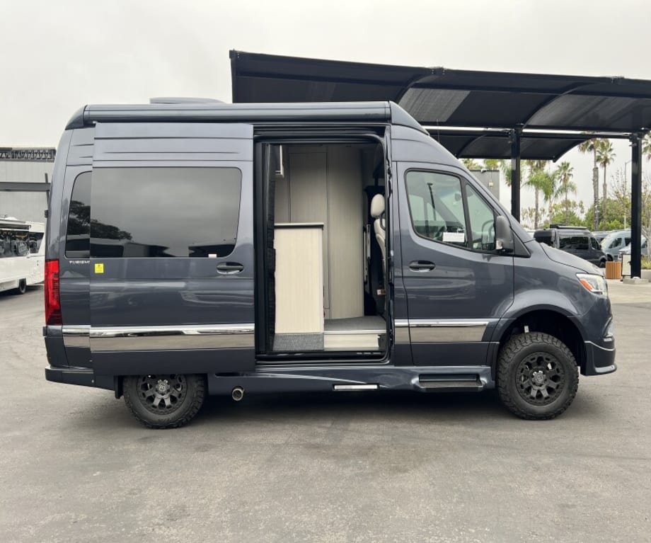 2027 Turismo-ion