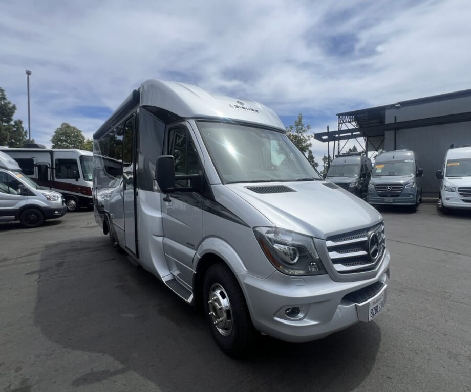 2017 Leisure Travel Unity Mb