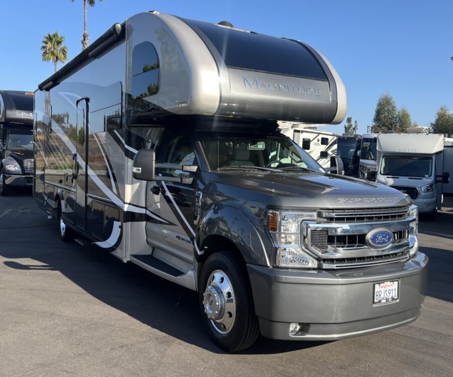 2021 Thor Motor Coach Magnitude Bb35