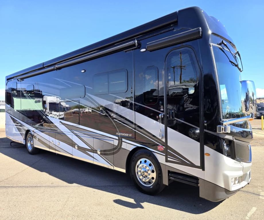 2026 Fleetwood Discovery Lxe 40m