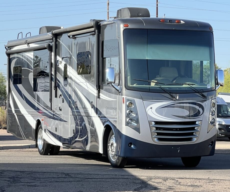 2017 Thor Motor Coach Challenger 37kt