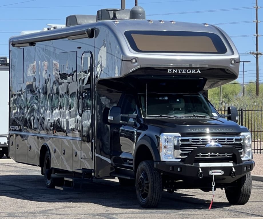 2025 Entegra Coach Accolade Xt 32u