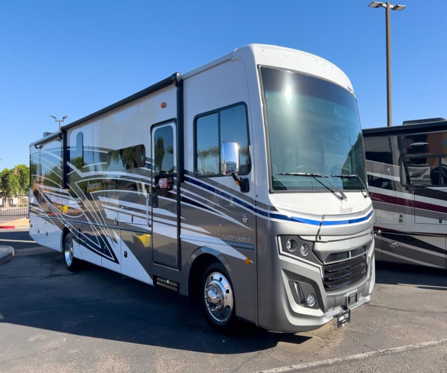 2026 Fleetwood Bounder 35k