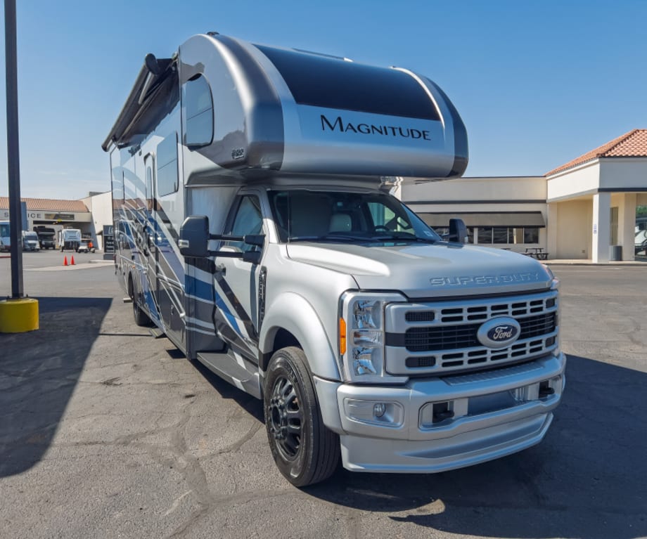 2024 Thor Motor Coach Magnitude Rs36