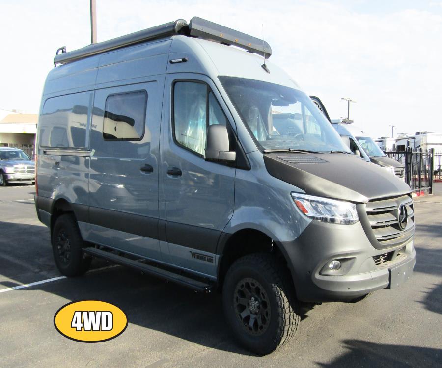 https://res.cloudinary.com/la-mesa-rv/image/upload/f_auto,q_auto/inventory/VN177688/01-main.jpg