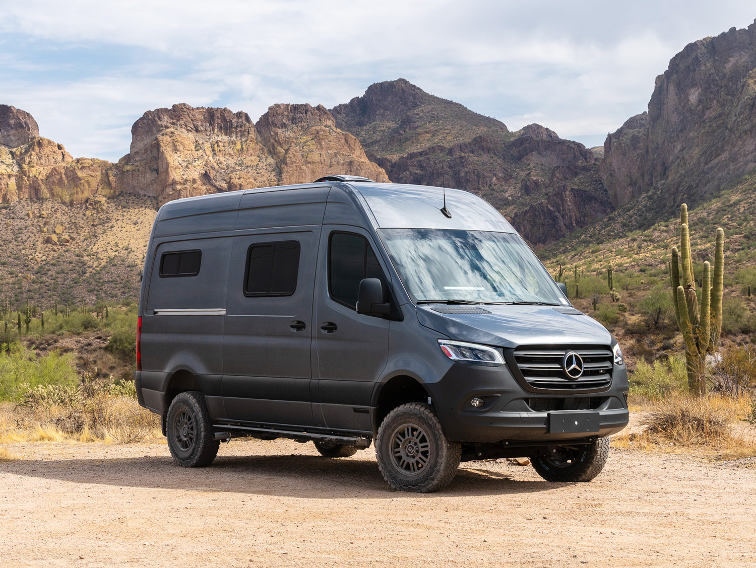 2025 Winnebago Adventure Wagon