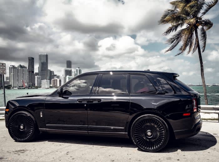 Rolls Royce Cullinan Black  Miami Elite Rentals